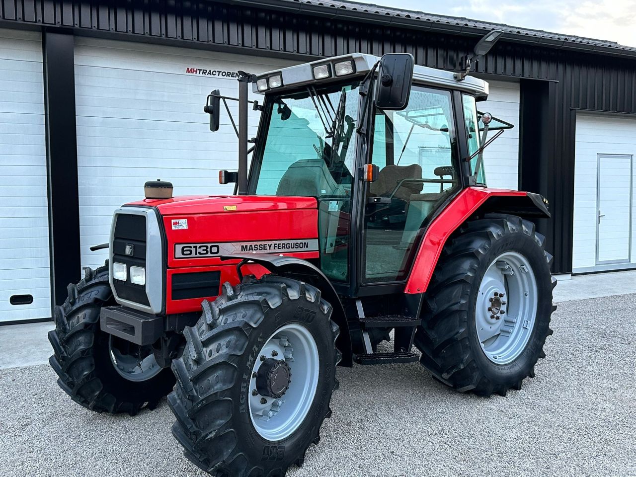 TE KOOP: zeer nette MASSEY FERGUSON 6130