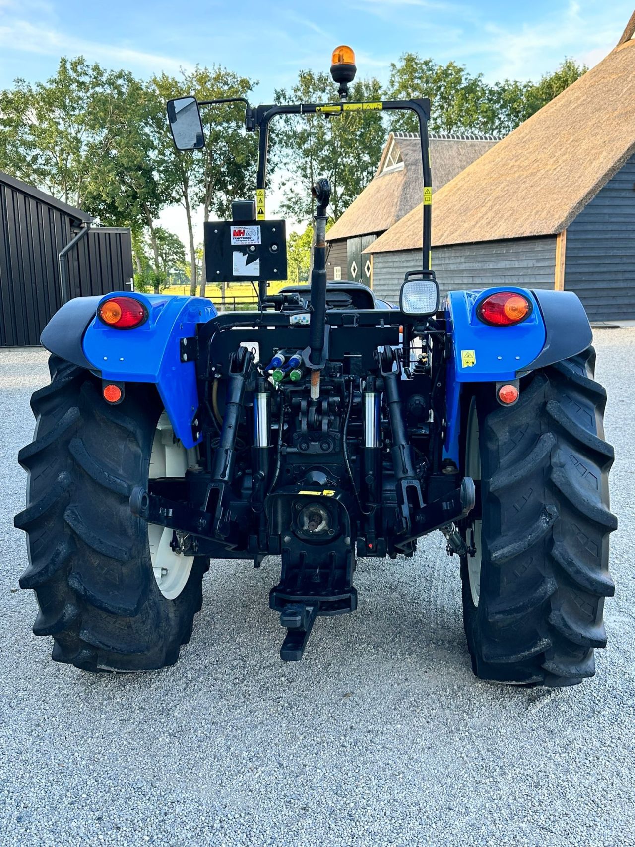 TE KOOP: zo goed als nieuwe NEW HOLLAND T3.70-B