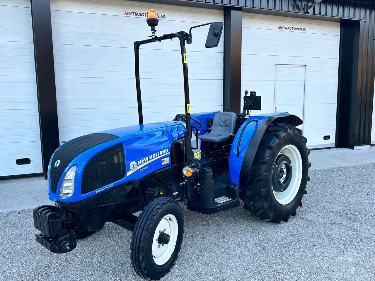 TE KOOP: zo goed als nieuwe NEW HOLLAND T3.70-B