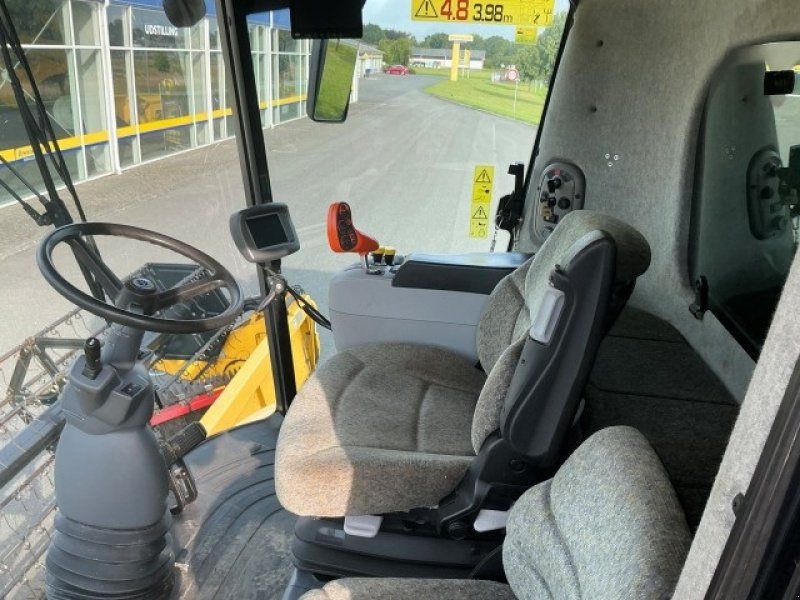 New Holland CR980