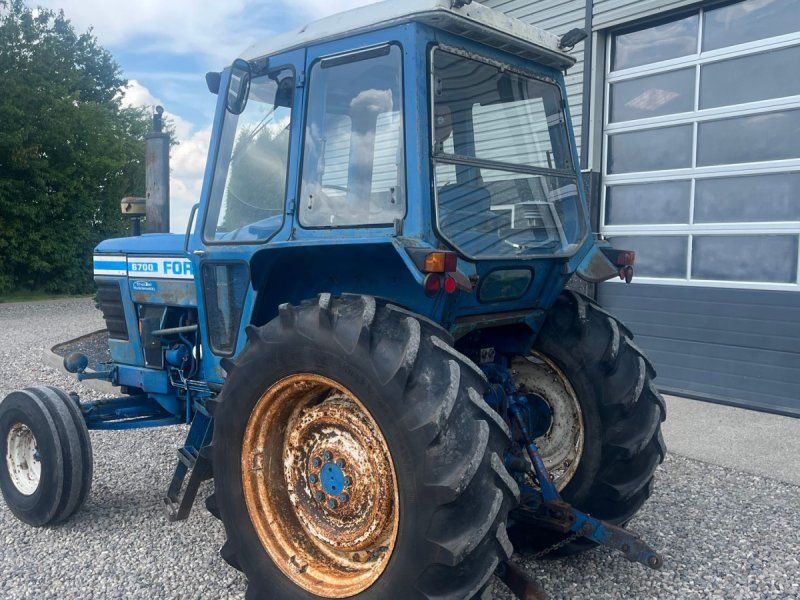 Ford 6700
