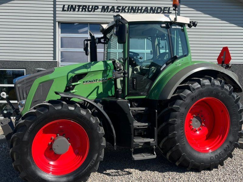 Fendt 828 Profi model.  Meget flot  med nye fordæk.