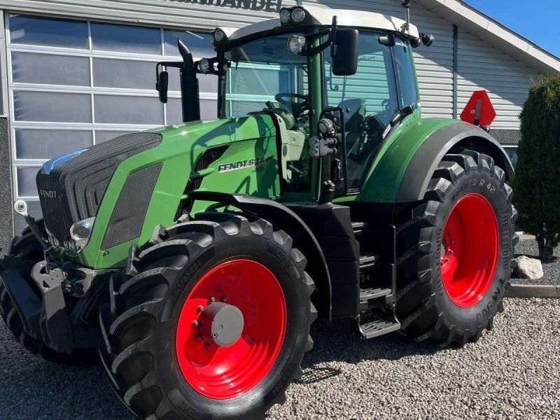 Fendt 828 Profi model.  Meget flot  med nye fordæk.