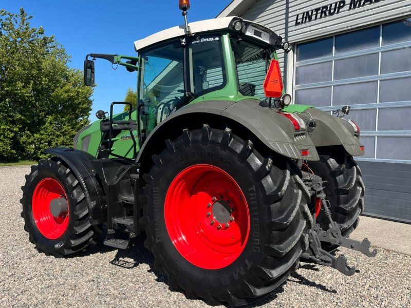 Fendt 828 Profi model.  Meget flot  med nye fordæk.