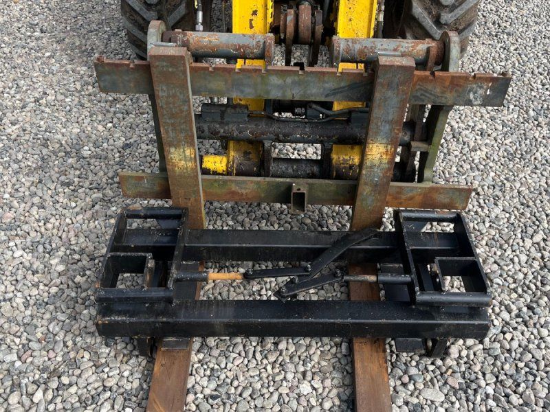 Kramer 750T Allrad med pallegafler og adabter. Med teleskop-arm