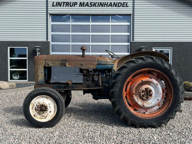 Ford Major Motoren mangler, men mange god dele.