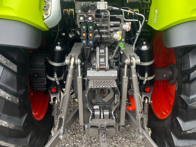 Claas Arion 440 CIS med frontlæsser
