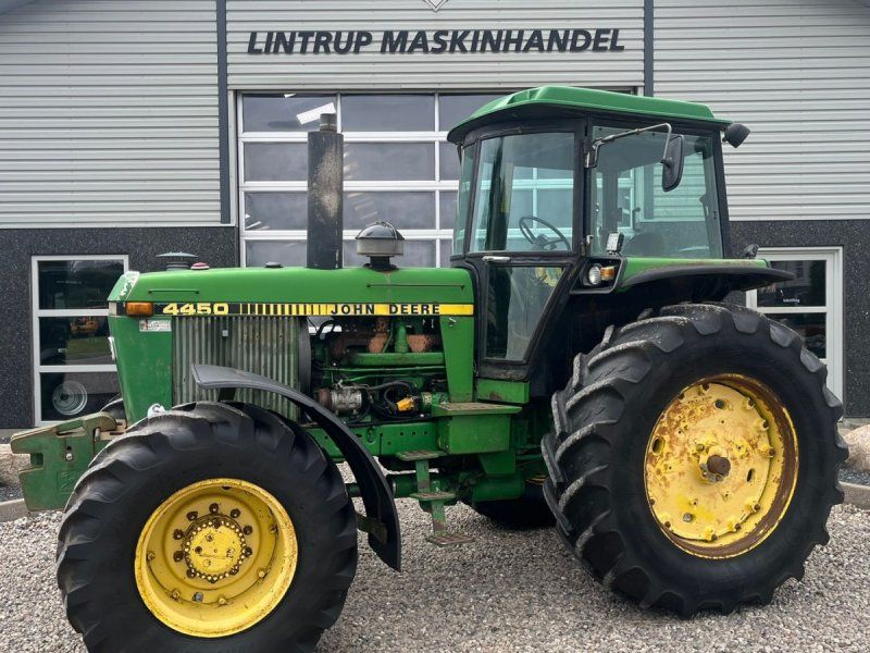 John Deere 4450 med 7,6L motor