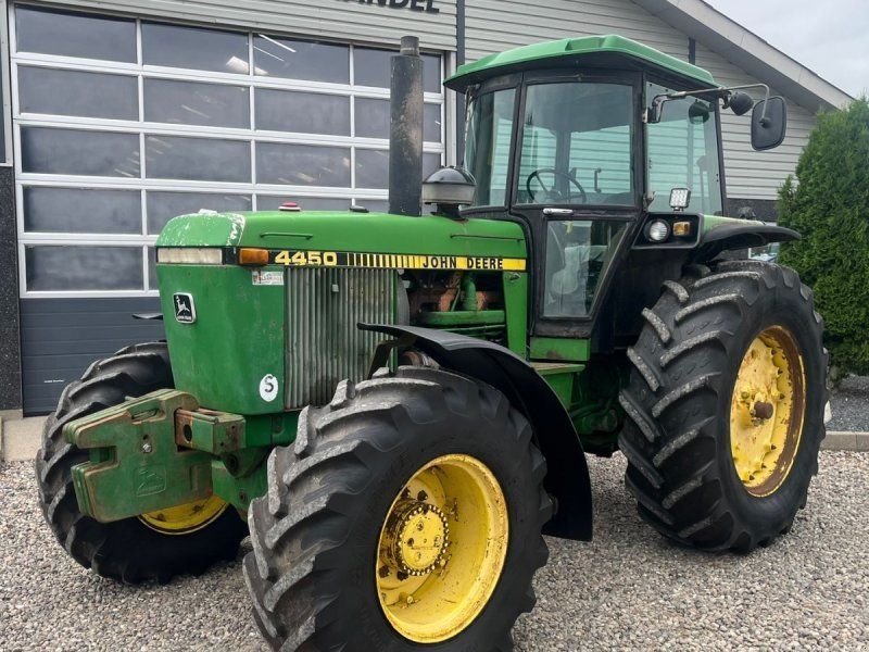 John Deere 4450 med 7,6L motor