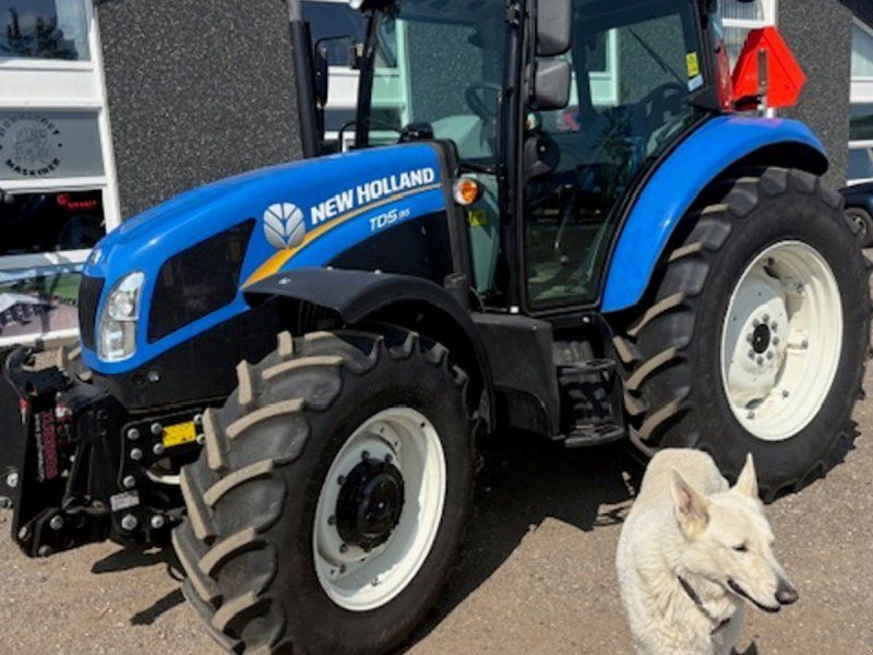 New Holland T5.95 MED FRONTLIFT + MASSER AF OLIEUDTAG.