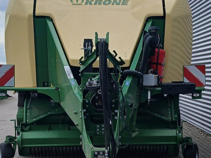Krone BigPack 4x4 HighSpeed med vogn 4X4 bigballepresser med Pom