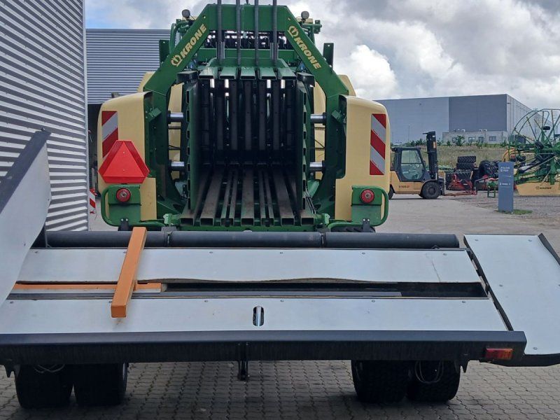 Krone BigPack 4x4 HighSpeed med vogn 4X4 bigballepresser med Pom