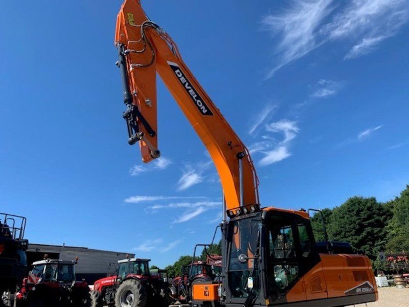 Develon DX255LC-7