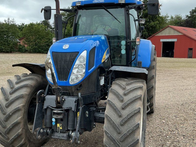 New Holland T 7040
