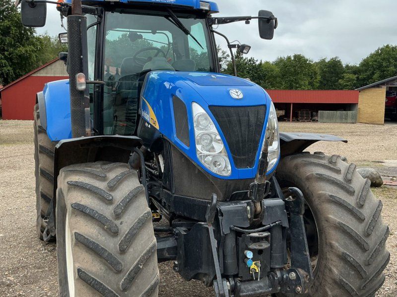 New Holland T 7040