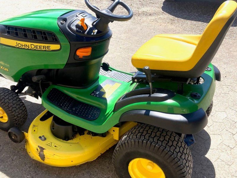John Deere X125
