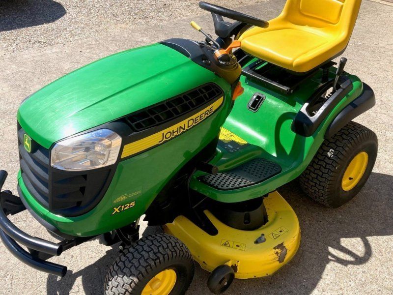 John Deere X125