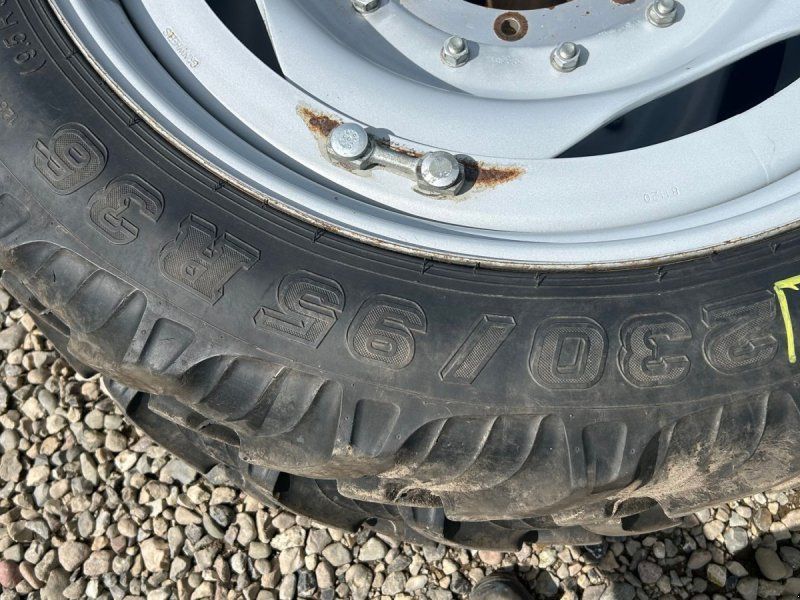 Taurus 230/95R36 stilbare fælge