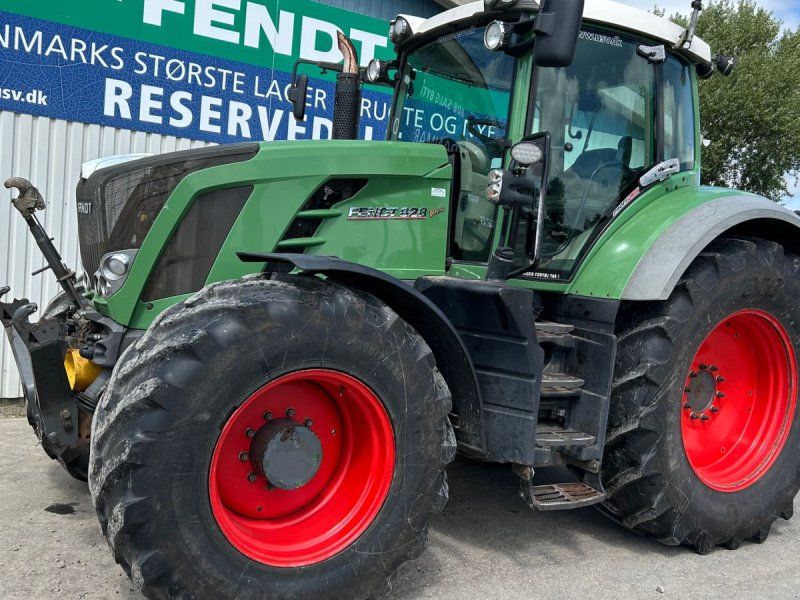 Fendt 828 Vario SCR Profi Plus  Med Front PTO