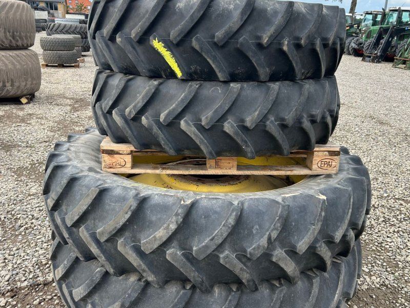 Continetal 380/8R46 + 320/90R32 stilbare fælge 10+10 huls