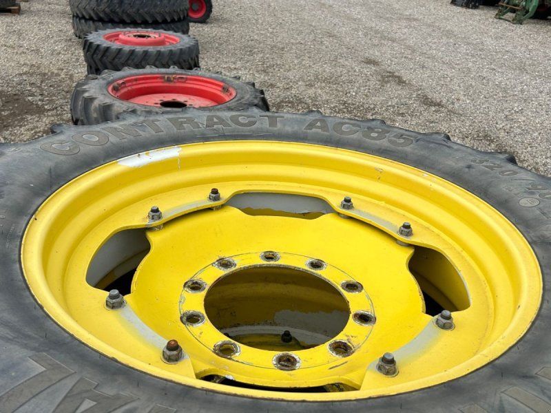 Continetal 380/8R46 + 320/90R32 stilbare fælge 10+10 huls