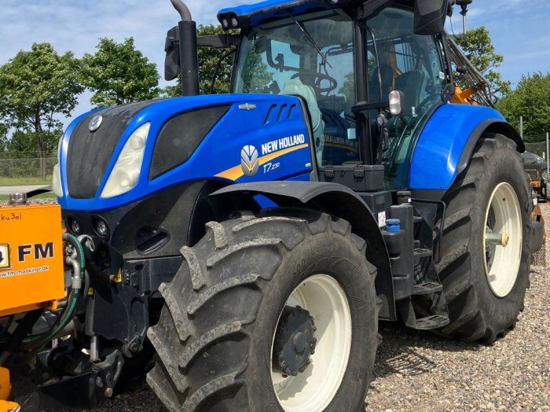 New Holland T7.230 Autocommand med rabatklipperudstyr