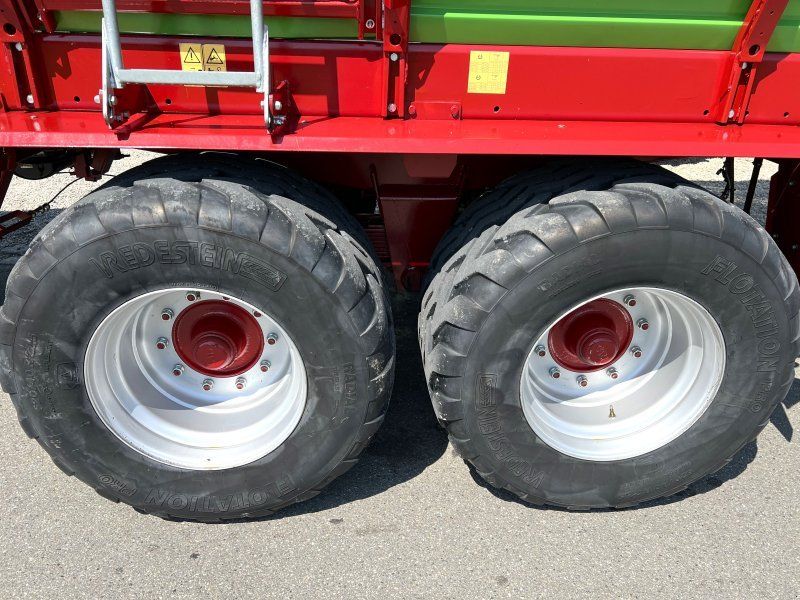 Strautmann Super Vitesse 3001-H DO mit großer Bereifung und Nachlauflenka