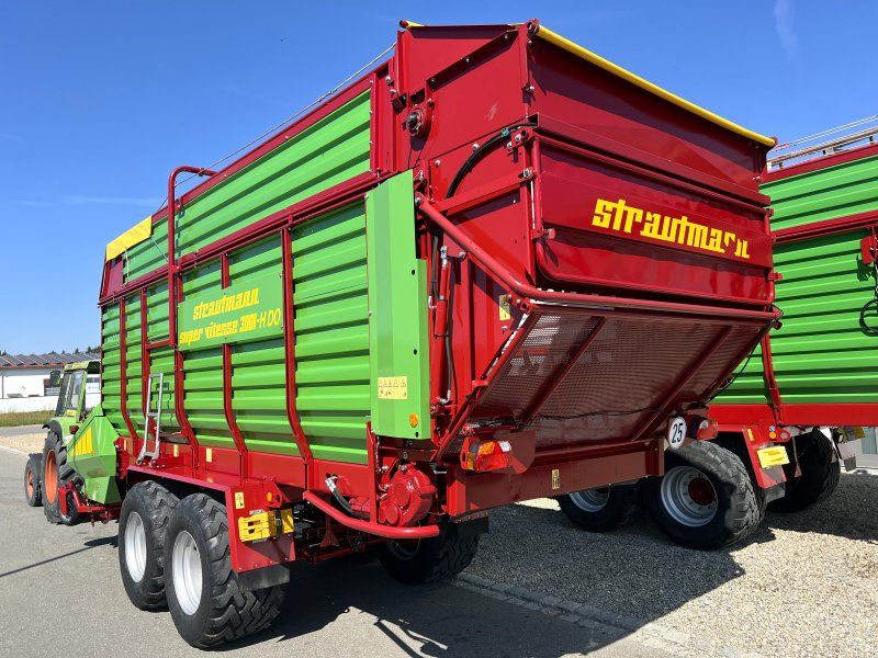 Strautmann Super Vitesse 3001-H DO mit großer Bereifung und Nachlauflenka