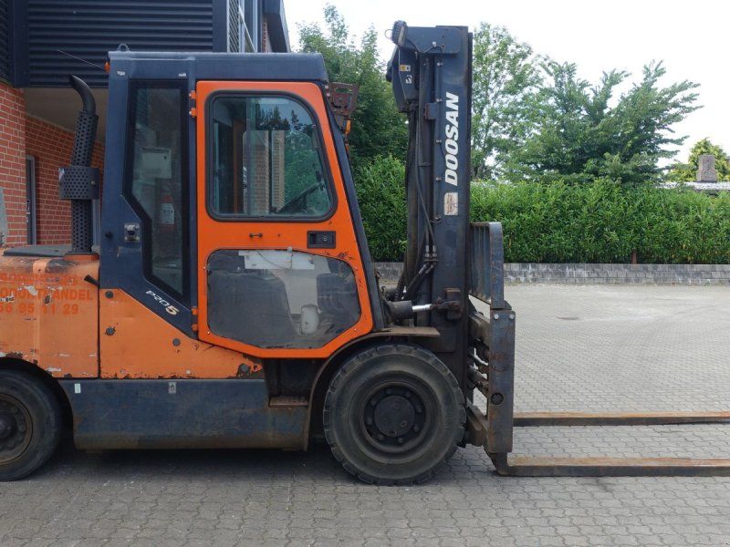 Doosan D55C-5 // MED GAFFELFLYTER OG SIDESKIFT
