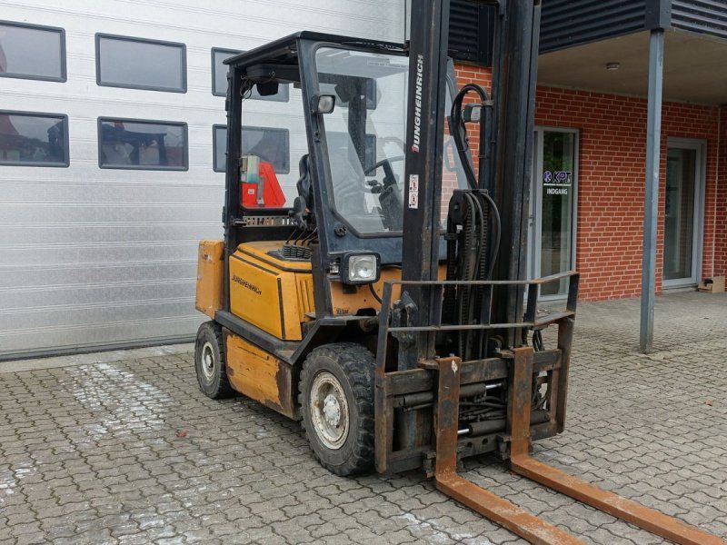 Jungheinrich DFG 25 // 2500 KG DIESEL // GAFFELFLYTER OG SIDESKIFT