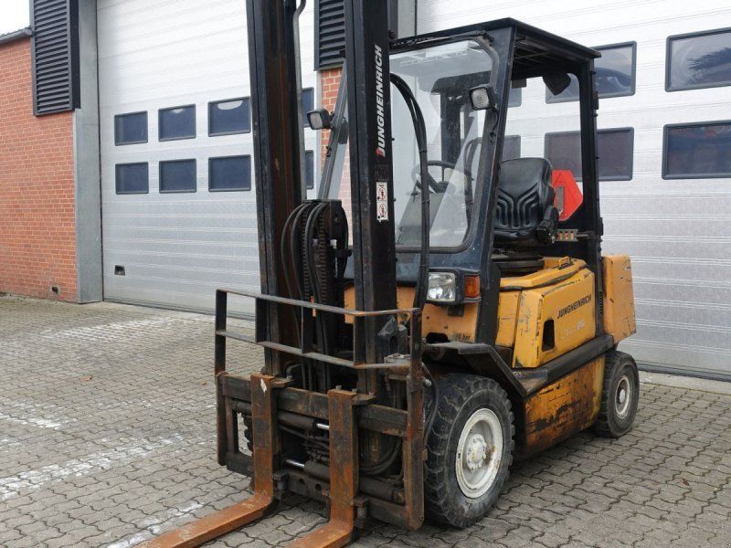 Jungheinrich DFG 25 // 2500 KG DIESEL // GAFFELFLYTER OG SIDESKIFT