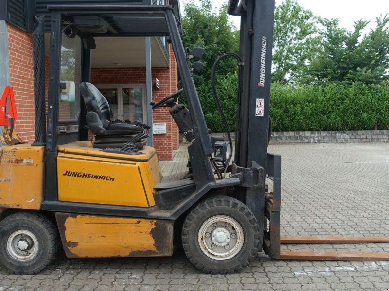 Jungheinrich DFG 25 // 2500 KG DIESEL // GAFFELFLYTER OG SIDESKIFT