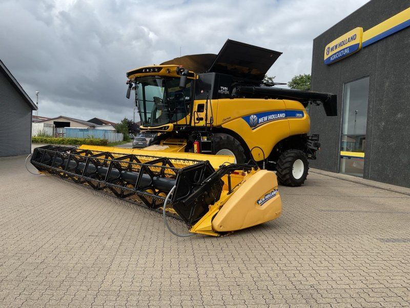 New Holland CR9.90