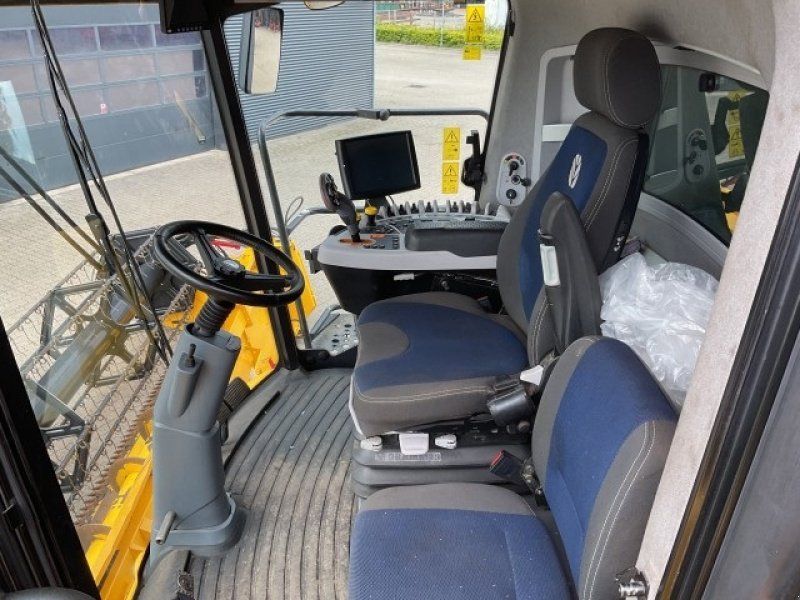 New Holland CR9.90
