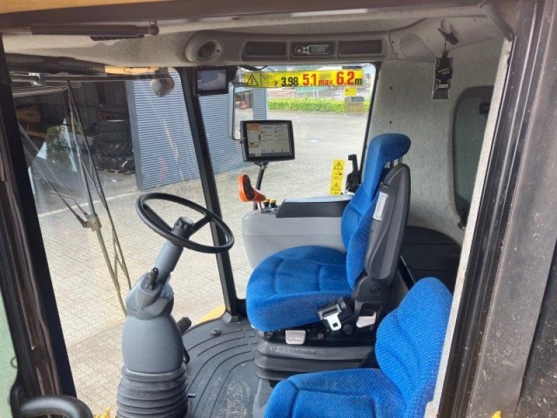 New Holland CR9080