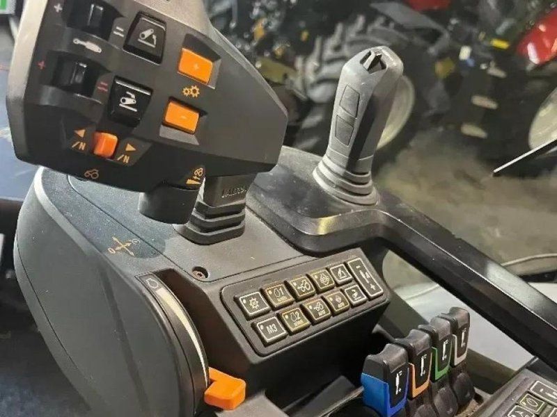 Valtra t235