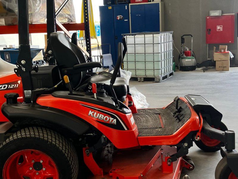 Kubota ZD1211