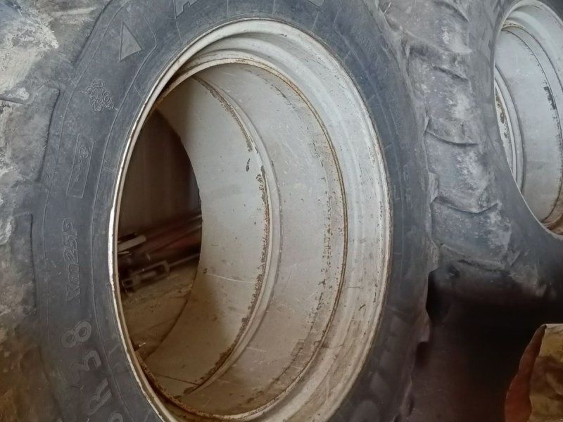 Tvillinghjul  Front 16.9 R28, Bag 20.8R 38