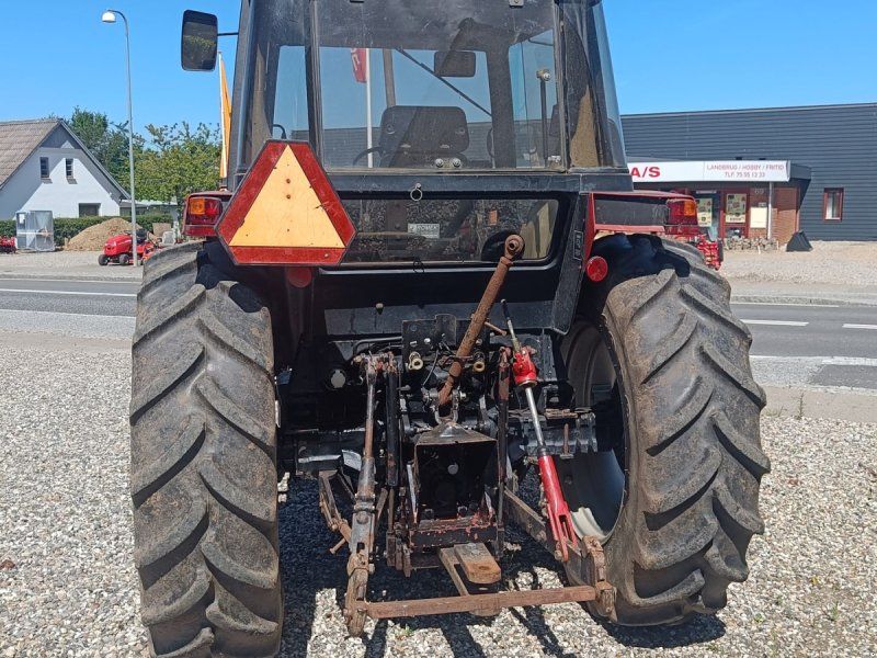 Case IH 885 XL med frontlæsser