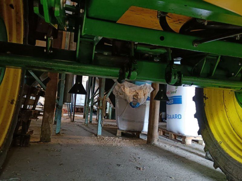 John Deere 740  sprøjte 6 led, 24 meter 4000 liter