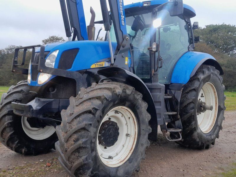 New Holland T7060 Power shift med ÅLØ q76 og nye bagdæk,affjederet foraksel