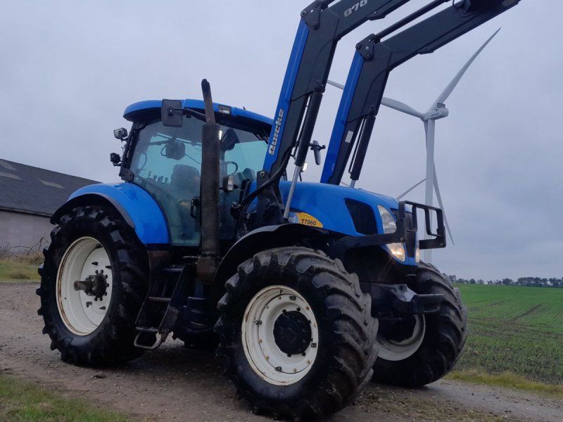 New Holland T7060 Power shift med ÅLØ q76 og nye bagdæk,affjederet foraksel