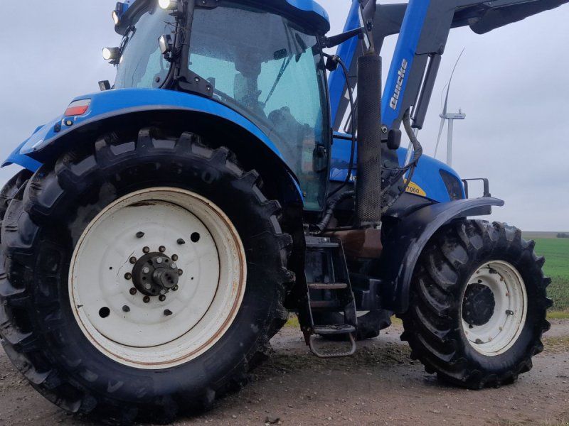New Holland T7060 Power shift med ÅLØ q76 og nye bagdæk,affjederet foraksel