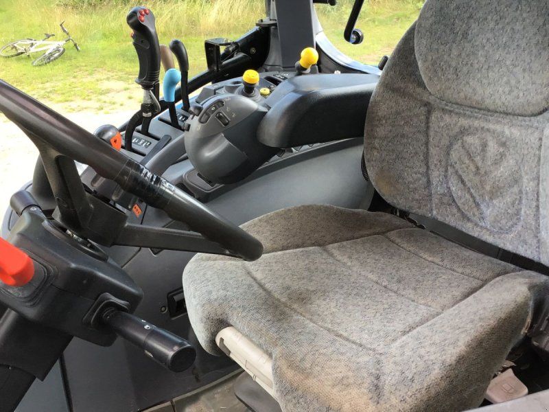 New Holland T6030 plus