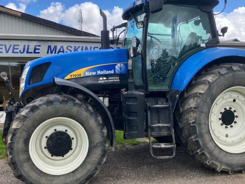 New Holland T7030