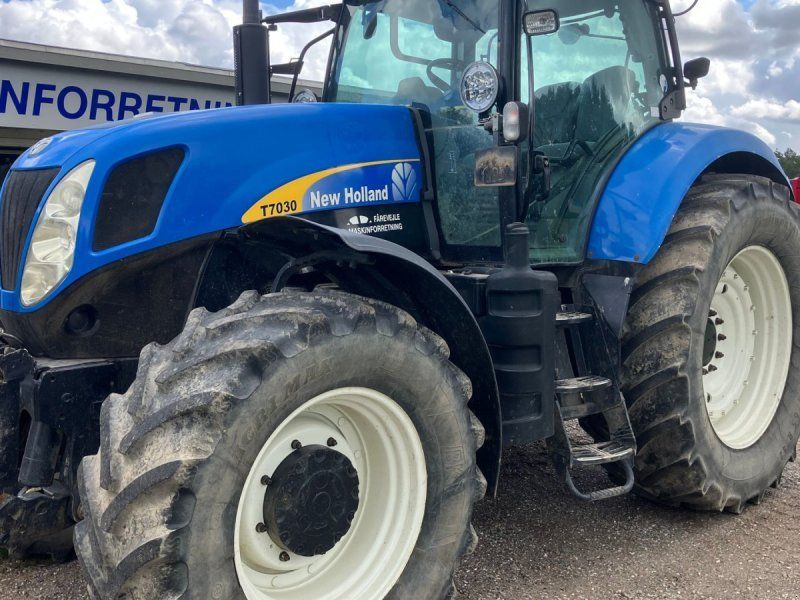 New Holland T7030