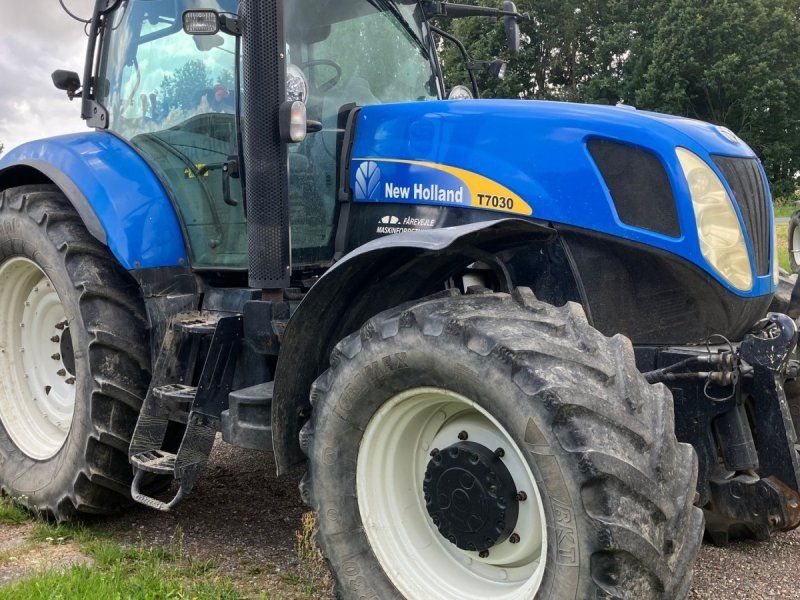 New Holland T7030