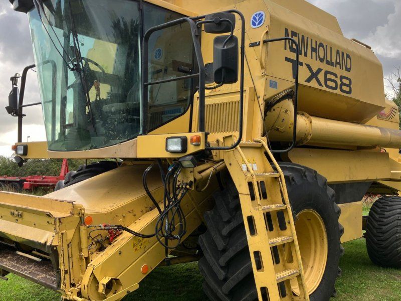 New Holland TX68