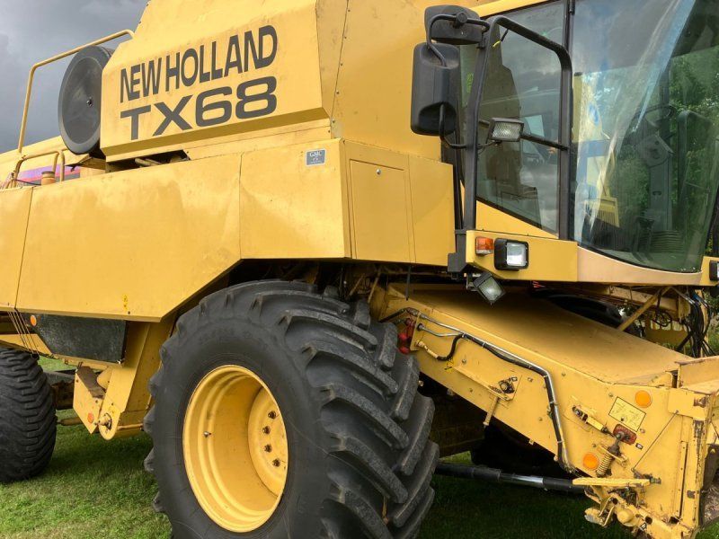 New Holland TX68