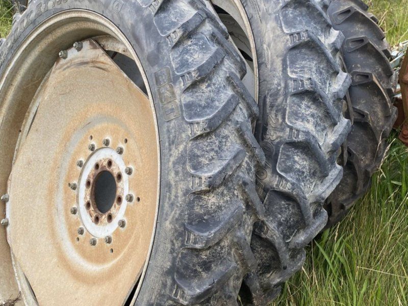 BKT 230/95R44(9.58R44)+8.3-32